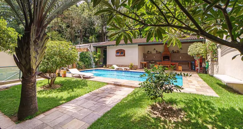 Casa tipo para venda com 4 quartos, sendo 2 suítes, 560m²