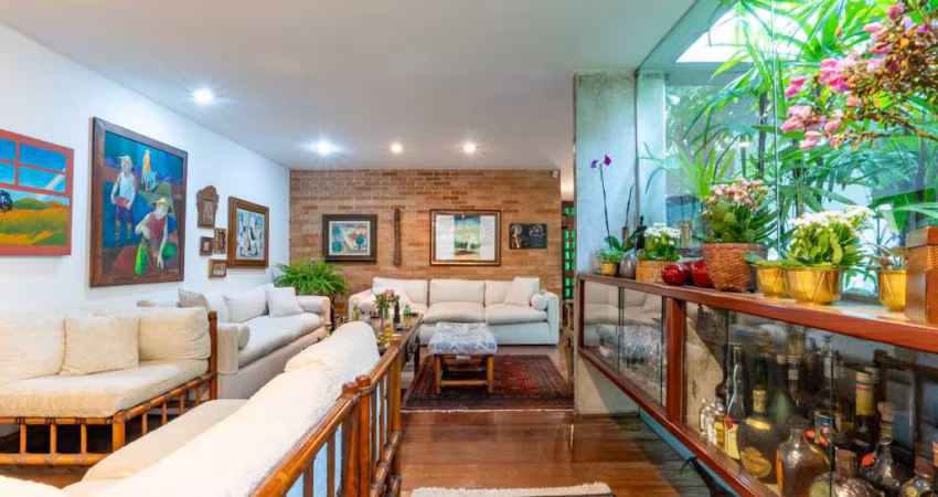 Casa tipo para venda com 4 quartos, sendo 4 suítes, 571m²