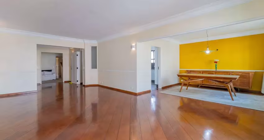 Triplex para venda com 4 quartos, sendo 1 suíte, 417m²
