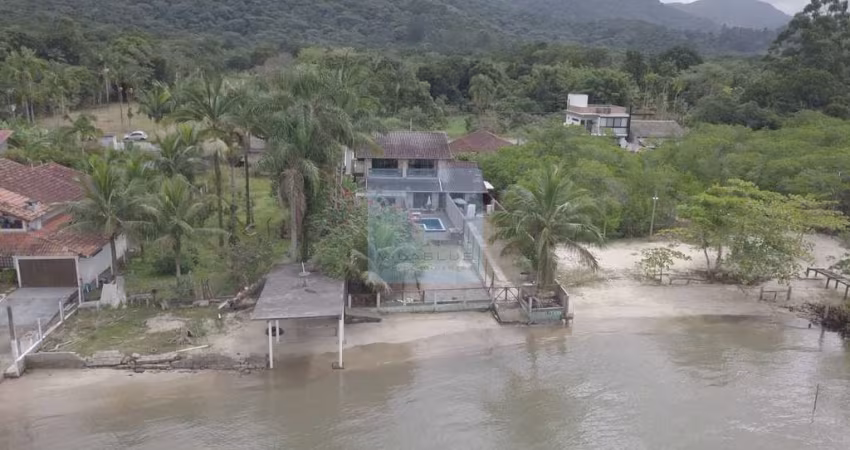 CASA AMPLA FRENTE MAR - 350m²  EM TERRENO DE 500m²