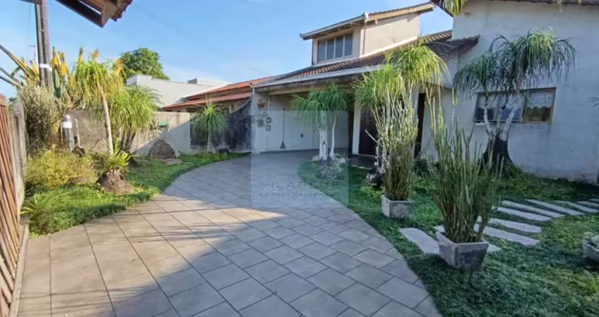 Casa com piscina a 5 quadras do mar em itapoá – localização privilegiada