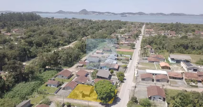 Casa com terreno amplo 510m2  na vila da gloria em sao francisco do sul santa catarina