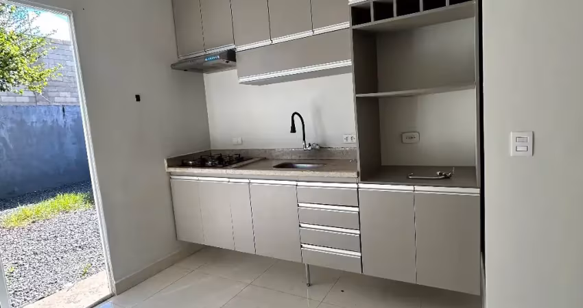Alugo casa em condomínio