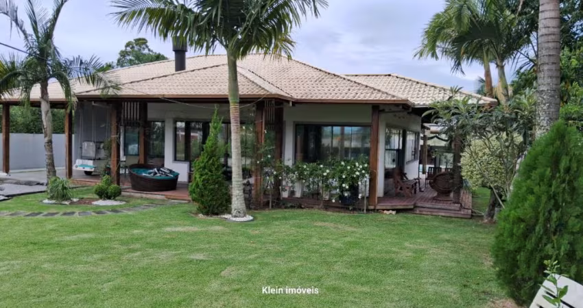 Casa em condomínio | 4 quartos (2 suítes) + 4 vagas