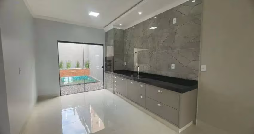 Casa com piscina, espaço amplo, acabamento moderno e armários embutidos à venda em rio verde - go