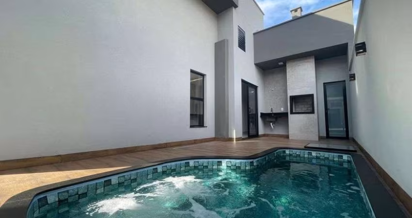 Casa moderna à venda no Canaã em Rio Verde - GO com churrasqueira, espaço amplo e piscina.