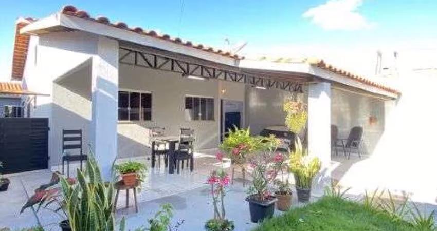 Casa á venda com churrasqueira na área gourmet, armários embutidos, e 3 quartos em Rio Verde -- GO