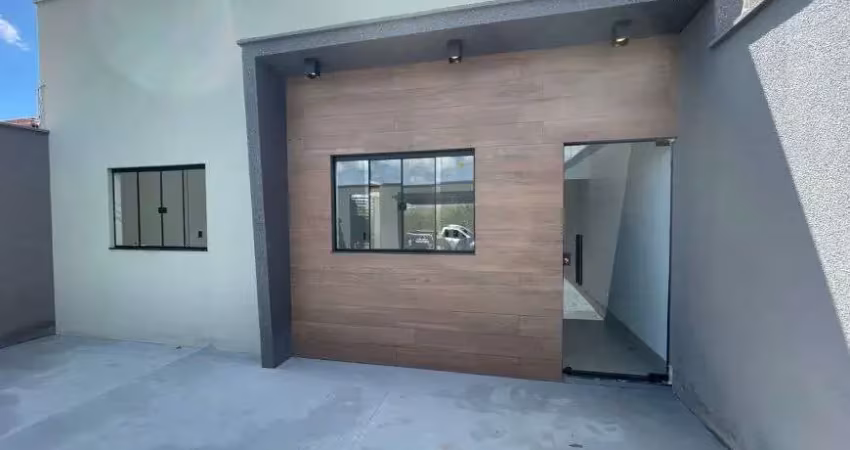 Casa à venda em Rio Verde - GO com espaço amplo, quintal, 3 quartos e cômodos bem planejados