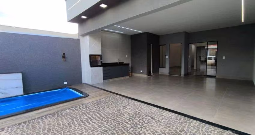 Casa à venda com churrasqueira, piscina, armários e espaço amplo em Rio Verde - GO