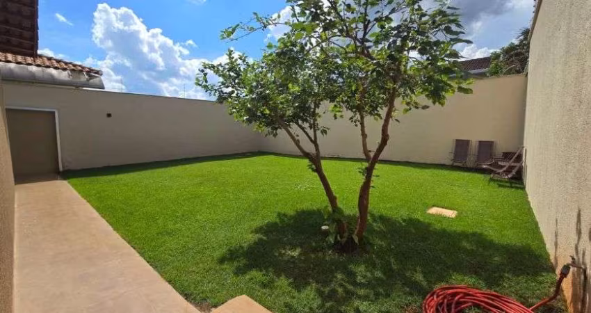 Casa à venda com quintal, espaço amplo, armários e 3 quartos em Rio Verde - GO