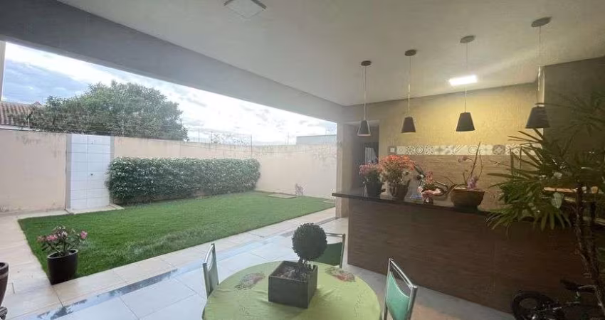 Casa à venda com 3 suítes sendo 2 com closet em Parque laranjeiras Rio Verde - GO
