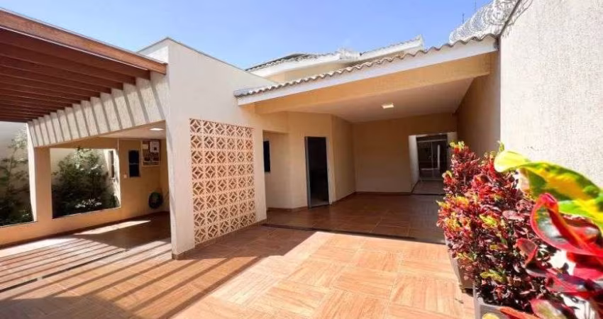 Casa à venda com 4 quartos, churrasqueira e cômodos amplos em Rio Verde - GO