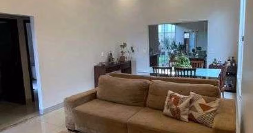 Casa à venda com churrasqueira, 3 quartos, lavabo e espaço extremamente amplo em Rio Verde - GO
