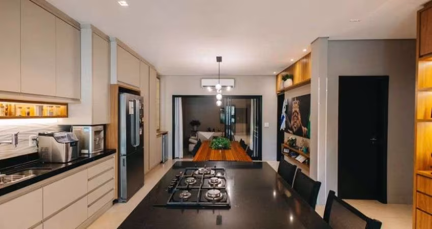 Casa à venda com churrasqueira, estética moderna e armários embuitidos em Rio Verde - GO