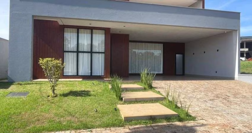 Casa luxuosa á venda em Rio Verde - GO com piscina, 4 suítes e espaço extremamente amplo