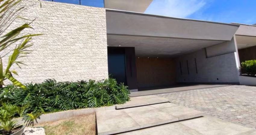 Casa de luxo à venda em Rio Verde - GO com piscina, espaço amplo, churrasqueira e armários embutidos