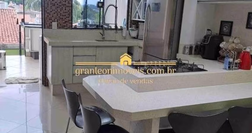 Linda Casa em Oferta no Parque do Carmo, 3 dorm, churrasqueira, 5 vagas,, 4 banheiros