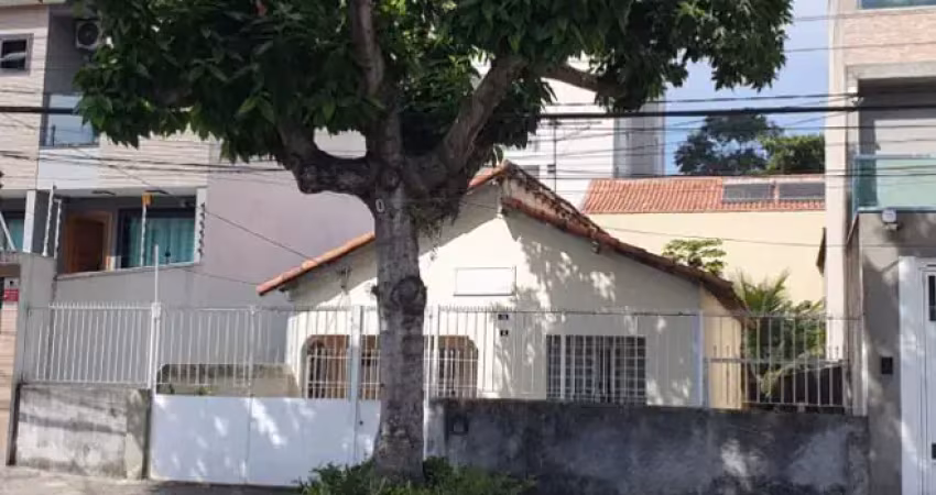 Excelente imovel para a proveitamento da casa ou do terreno! ótima localização.