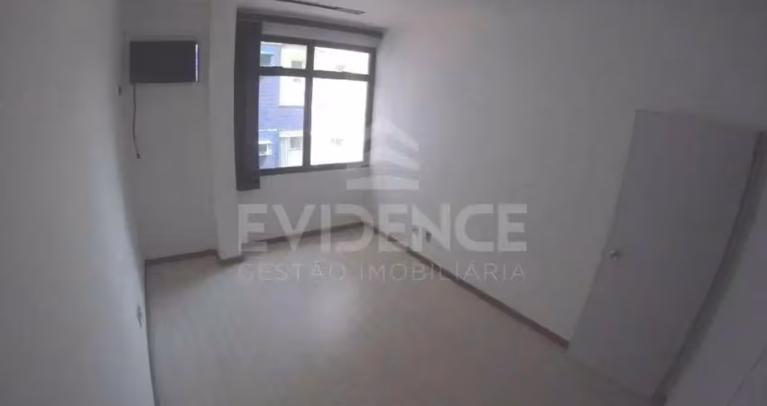 Sala comercial com 30 m², sol da manhã, ambiente iluminado e aconchegante.