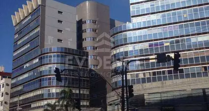 Sala comercial para aluguel com 35 m², piso vinílico, 01 banheiro, 01 copa, e 01 vaga de garagem.