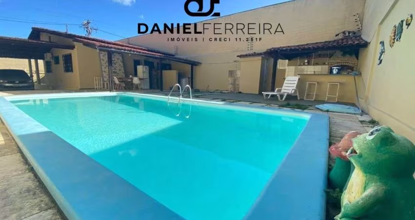 Casa com Piscina e 6 Vagas na Sapiranga – 360 m² por R$ 450 Mil!