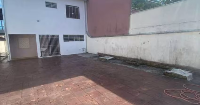 Sobrado Para Vender com 5 quartos 1 suítes no bairro Centro em Caraguatatuba