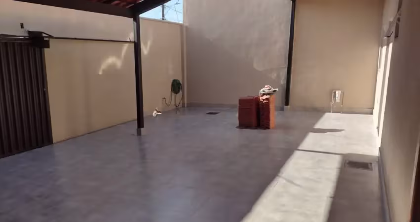 Casa com 4 quartos sendo 2 suítes e 2 semi suítes e mais escritório
