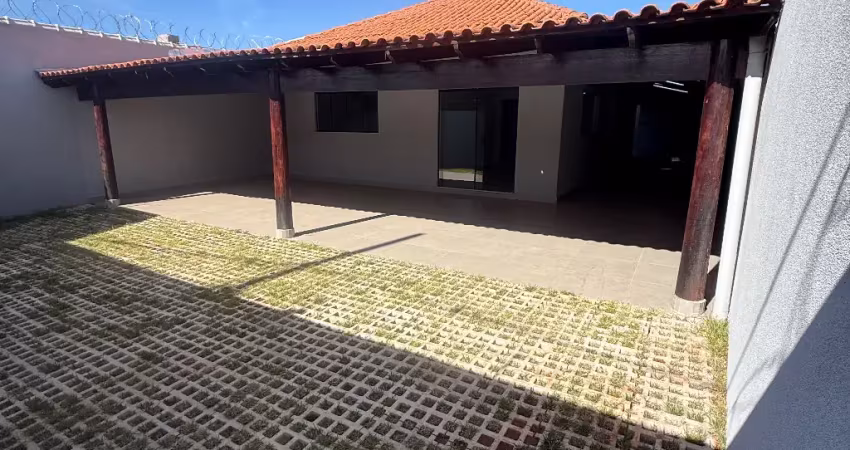 Casa com 4 quartos 3 suítes no alto umuarama à venda