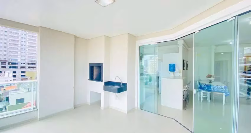 Apartamento com vista lateral na quadra do mar em meia praia - aluguel de temporada