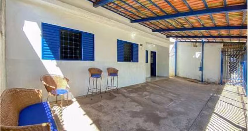 Casa na QSF 12 Taguatinga Sul, com 3 quartos e kit nos fundos