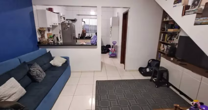 Sobrado em condomínio fechado com 2 dormitórios no Tude Bastos em Praia Grande - SP
