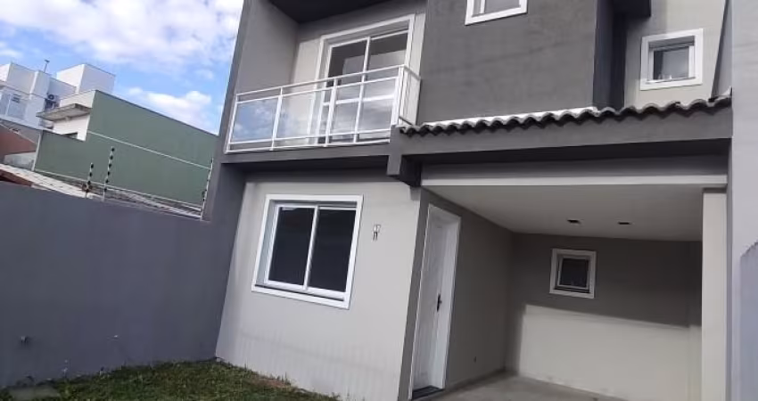 Sobrado Fazendinha 3qts, suíte, 4gar, terraço, 120m². Use FGTS, carta, carro, AP, financia