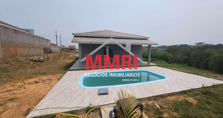 Casa com PISCINA no Condomínio Village da Serra, ACEITA FINANCIAMENTO! Agende sua visita!