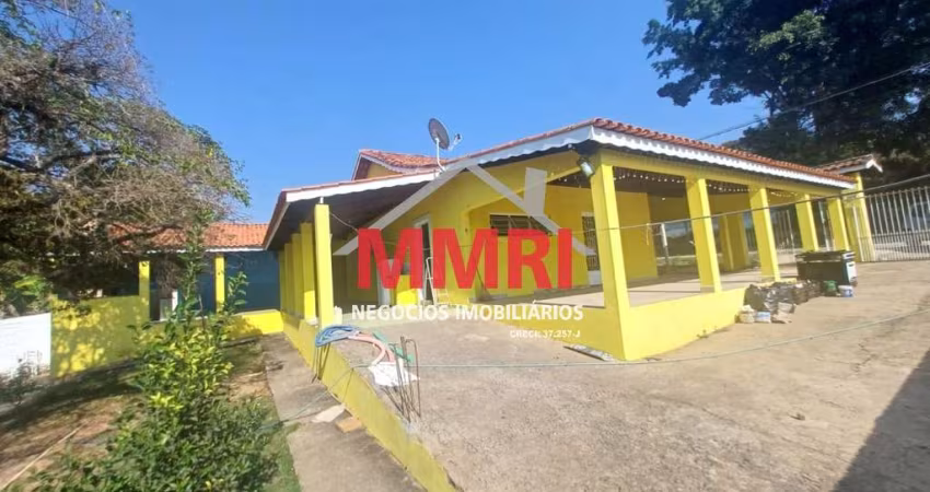 Chácara À VENDA em Araçoiaba da Serra, com 3 Suítes, 4 Vagas de Garagem, 1.000m²!