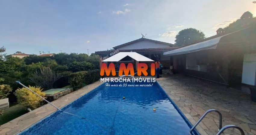 Chácara de 2.500m² com 3 quartos+ Piscina+ quadra; à venda em Araçoiaba da Serra. APROVEITE!!!