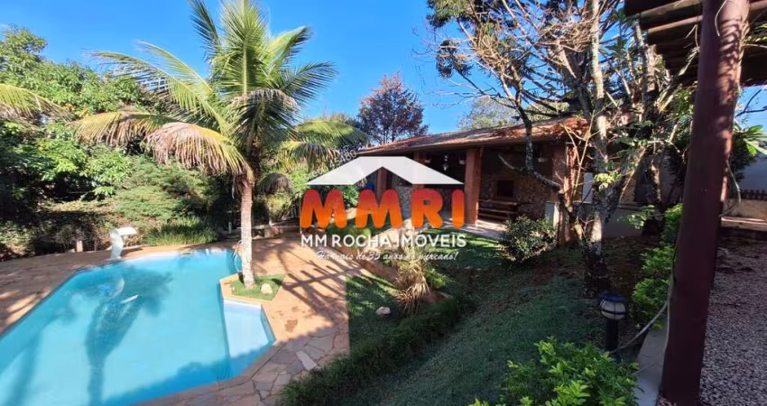 Vende-se chácara com piscina no Master