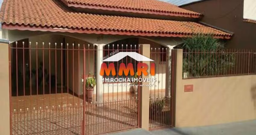 Casa com 3 dormitórios à Venda no Centro de Araçoiaba da Serra/SP