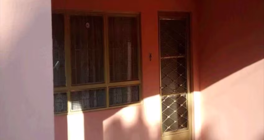 Casa com 2 dormitórios no Centro de Capela do Alto/SP