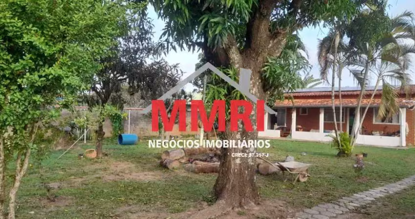 Chácara no aquarius à venda: 2 quartos, 1 sala, 2 banheiros, 700m² de área.