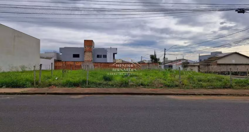 Novo mundo: terreno de esquina, 540m², com grande potencial construtivo.