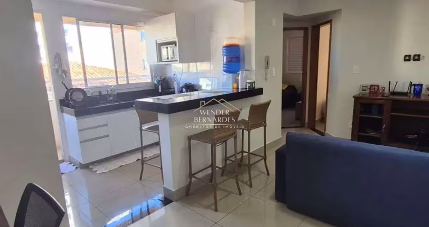 Apartamento com 2 quartos e sacada, a poucos metros da ufu santa mônica!