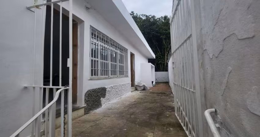 Sobrado em Interlagos, 326m², 3 dormitórios 1 suíte.