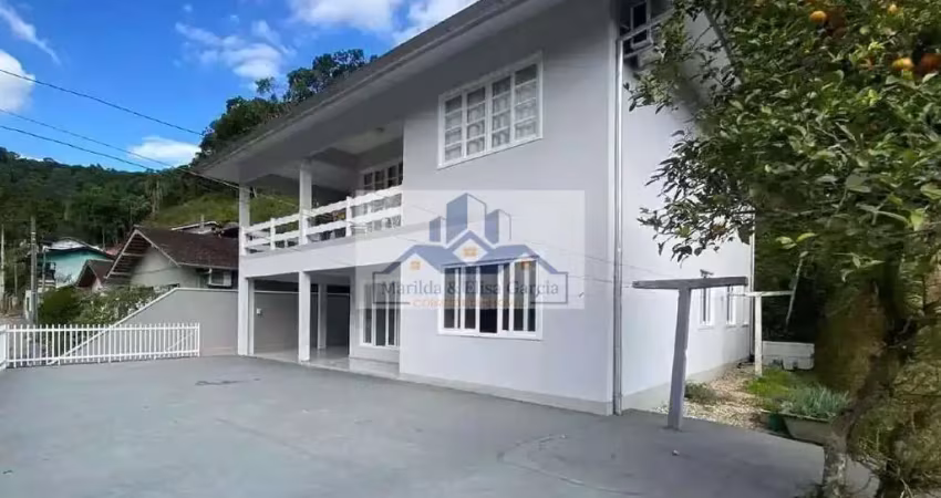 Casa com 3 quartos para alugar na Rua Nossa Senhora de Lourdes, 332, Azambuja, Brusque