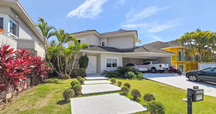 Casa no condomínio residencial melville à venda com 4 quartos sendo duas suítes e 716m² de área útil .