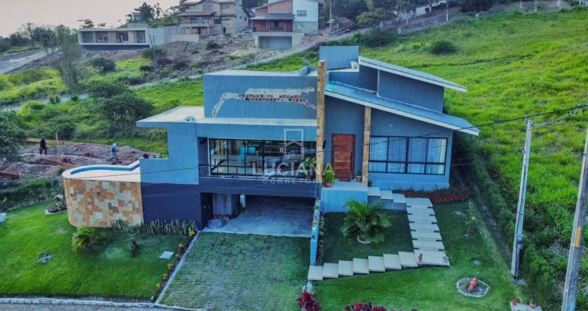 Sua casa em Gravatá/PE! Casa com 4 quartos em condomínio fechado!