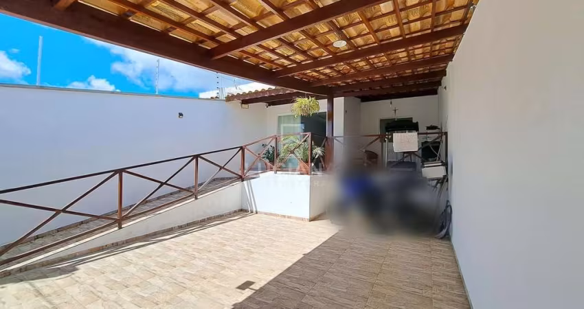 Casa com 3 Quartos Localizada em Bairro Excelente