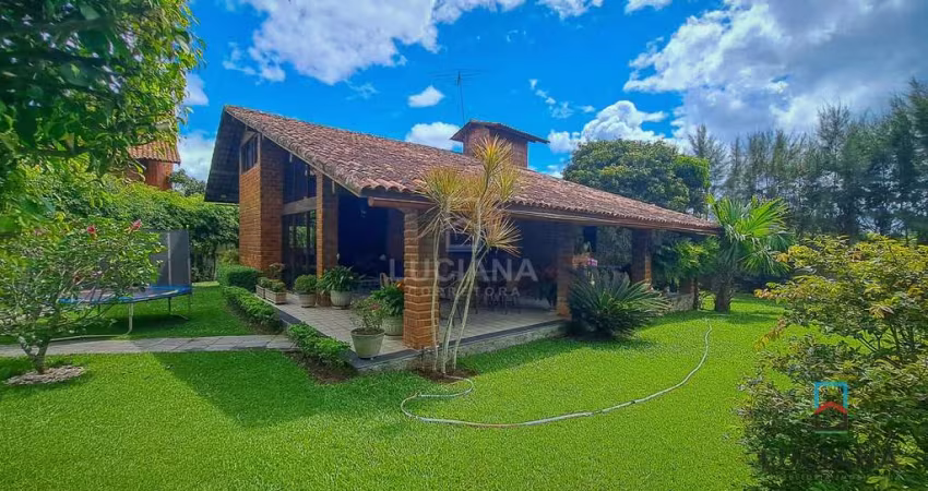 Casa com terreno gigante e 5 quartos em condomínio - DE R$900.000 POR R$670.000,