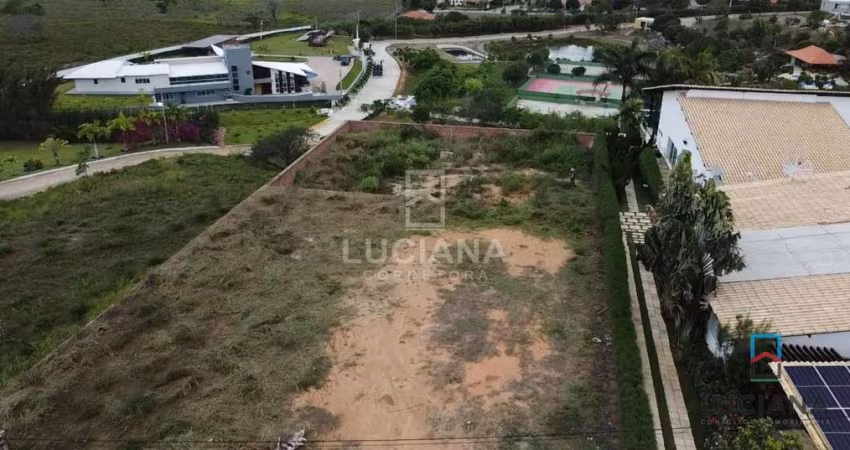 Lote com excelente topografia à venda em condomínio