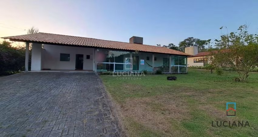 Casa com 3 quartos em Condomínio Acesso 100% Pavimento e Ruas Calçadas