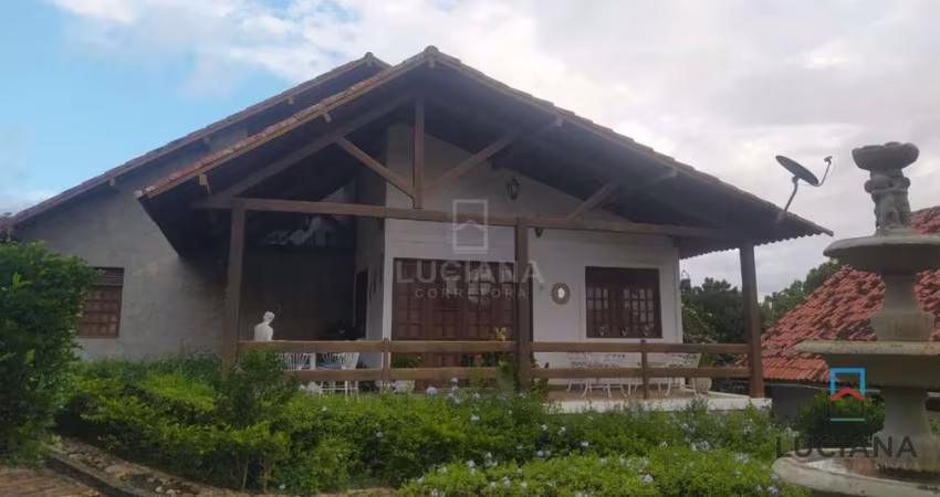 Casa em Privê Fechado 3 quartos + Dependência
